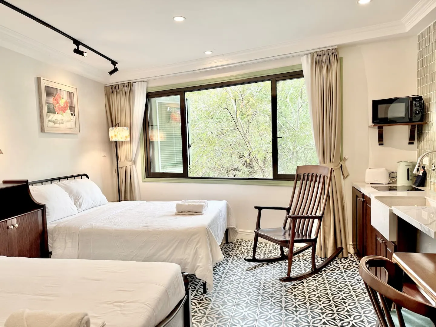 Đông — Bedroom