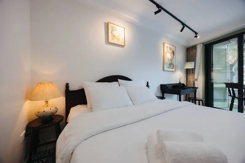 Hạ — Bedroom