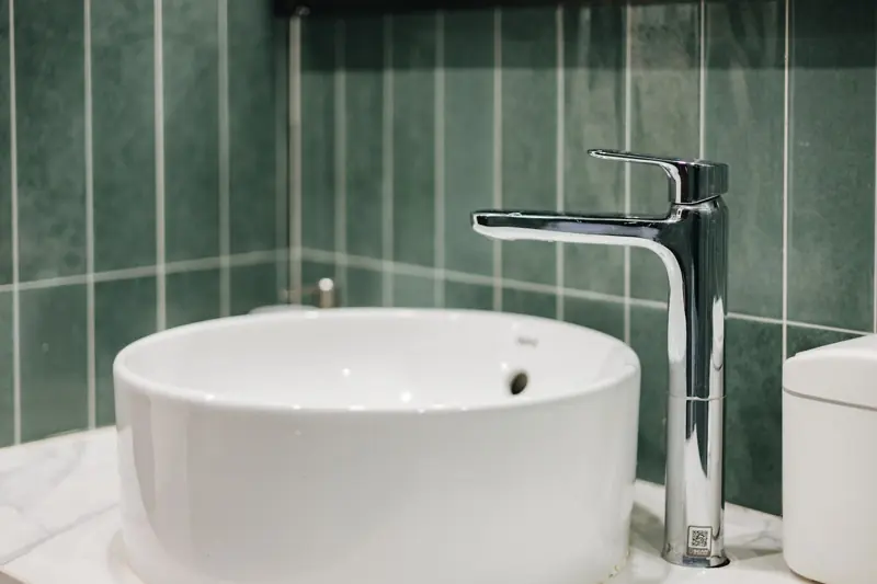 Hạ — Full bathroom