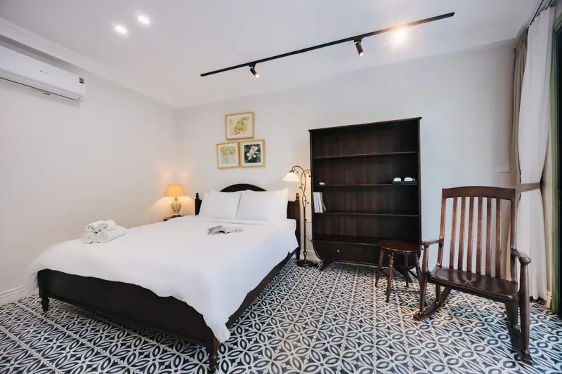 Thu — Bedroom