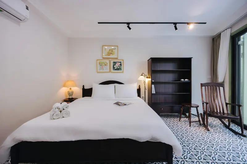 Thu — Bedroom